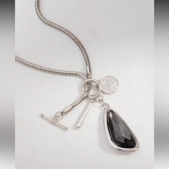 Free People Jewelry - Elegant Silver Pendant Necklace A1438